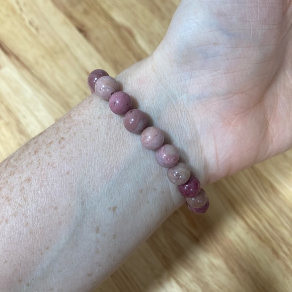 White lava rock diffuser bracelet with rhodonite stone beads. - Picture 3 of 6